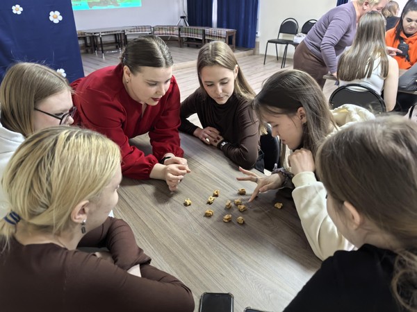 Мастер-класс по игре в «Кости»