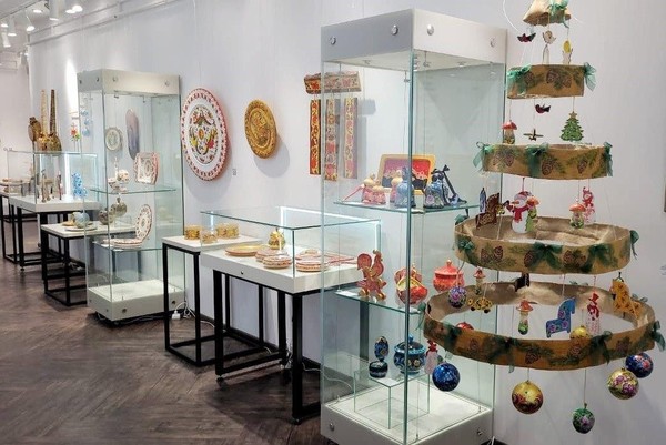 Экскурсия по Братскому художественному выставочному залу