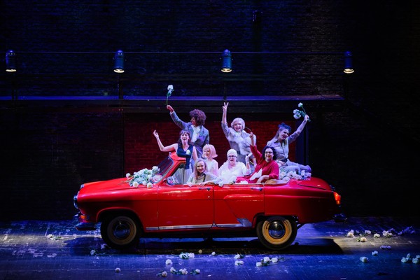 Спектакль «Восемь женщин»