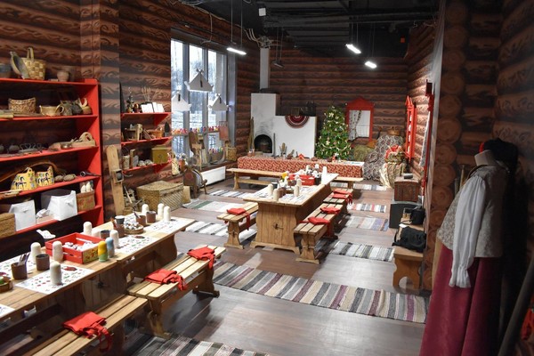 Рельефная картина: роспись гипсового панно