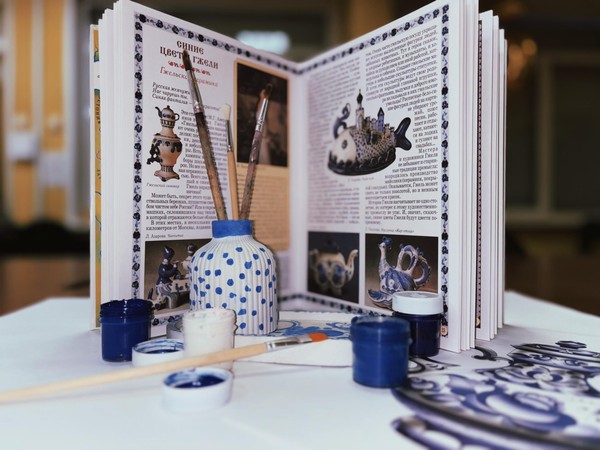 Творческое занятие «Роспись в стиле гжели»