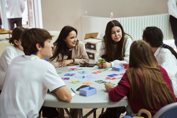 Интеллектуальная игра «Крутите волчок!»