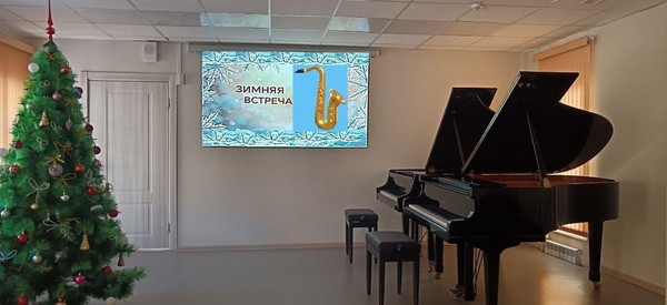 Зимняя встреча звучит саксофон