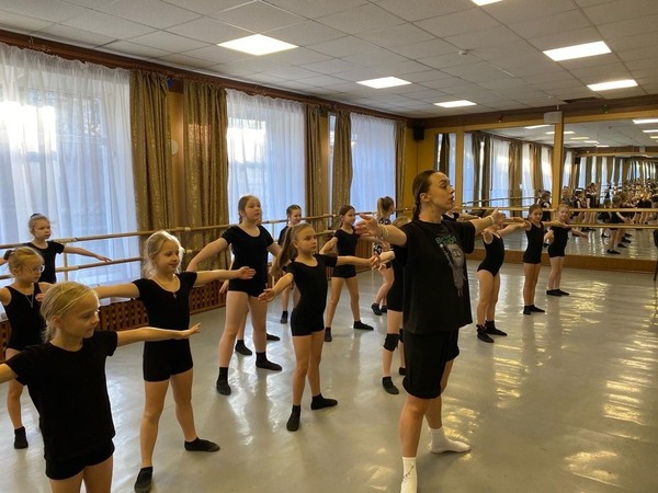 «Развитие профессиональных физических данных у исполнителя современного танца»