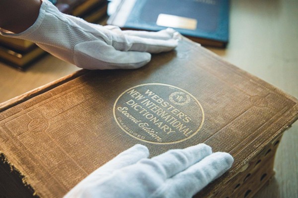 Тематическая экскурсия «Книжные сокровища библиотеки»