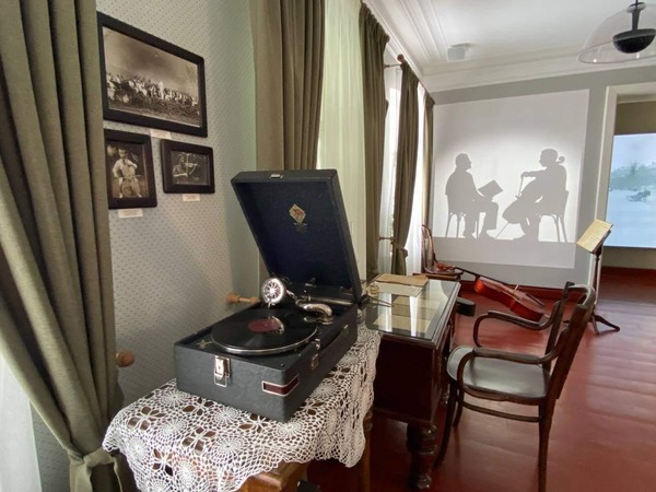 Обзорная экскурсия по комплексу «Дома-музея семьи Ростроповичей»