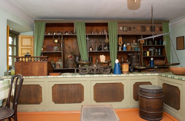 Экспозиция музея «Лавка Чеховых»