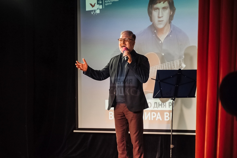 Песни Высоцкого споют в АртРазБеге