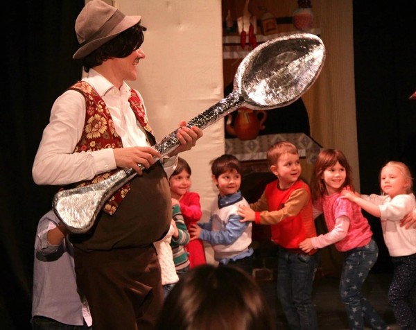 Представление «Домовой в витрине»