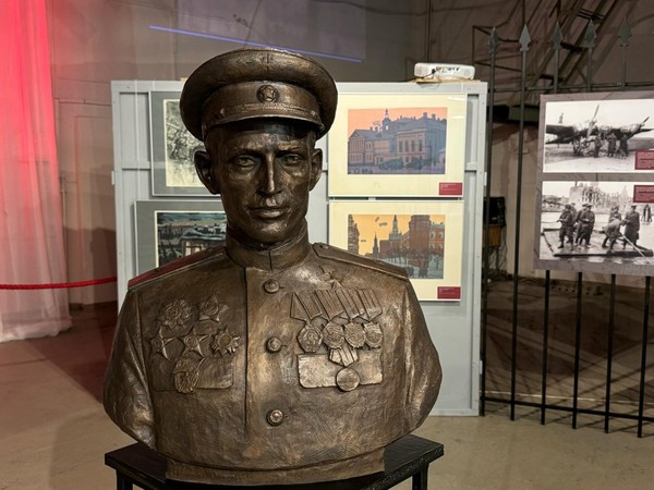 Выставка «Герои России»