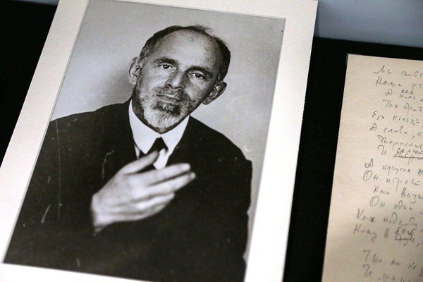 Литературный час «Гений Серебряного века»