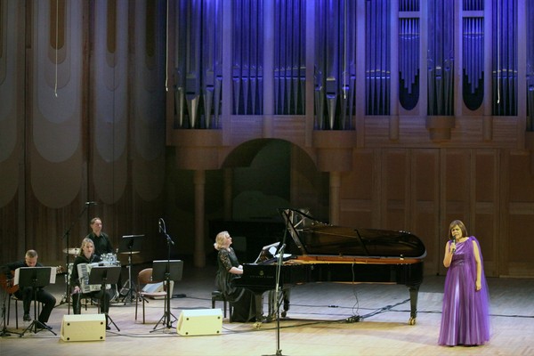 Быть женщиной