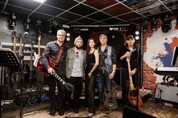 Скип. Зимняя танцплощадка «Папина музыка»