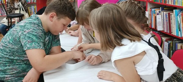 Библио-лаборатория «Чудеса из ничего: занимательные опыты»