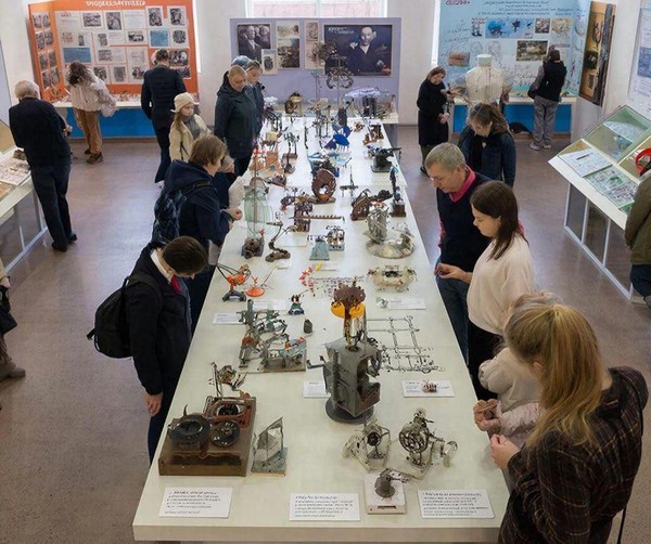 Открытие выставки поделок «Уголок изобретателя»