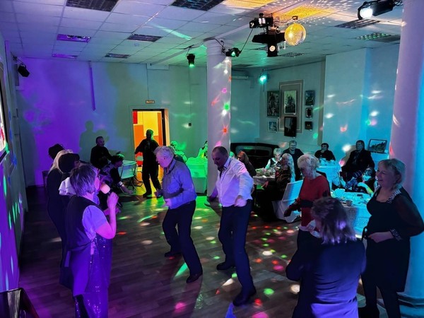 Субботний вечер в теплой атмосфере творчества и общения