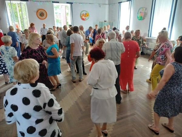 Звенит январская вьюга