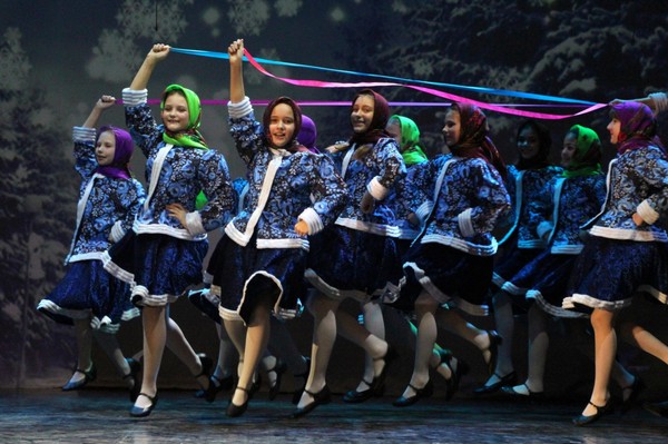 Танцевальное шоу «Танцующая Россия: хоровод дружбы»