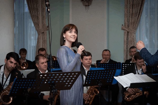 «Новогодний Данс-Коктейль» из цикла «Танцевальные вечера с Эстрадно-джазовым оркестром»