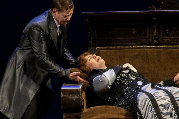 Спектакль «Волки и овцы»