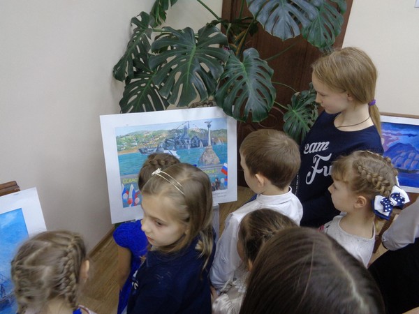 Тематическая выставка лучших творческих работ учащихся и ДШИ №14 «Зимняя сказка»