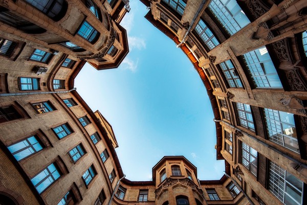 Приватный тур по старинным дворам и парадным Петербурга