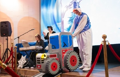 Тот самый трактор Деда Мороза