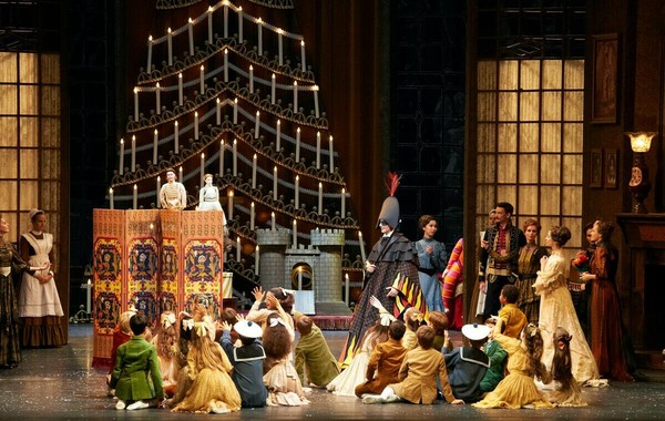 Кино в театре «Щелкунчик»