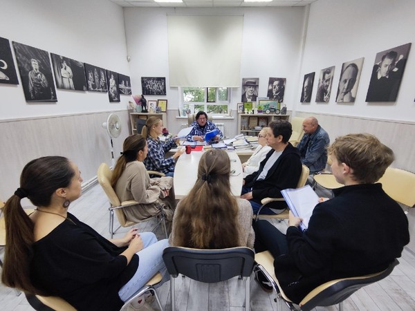 Спектакль «Любовь и голуби»