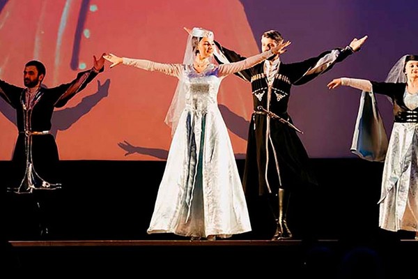 Новогодний концерт. Тбилисо: Грузинские танцы, армянский дудук и орган