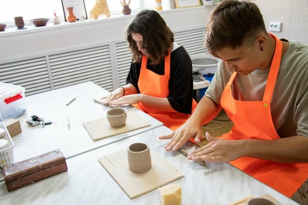 Мастер-класс «Магия гончара: роспись новогоднего бокала»