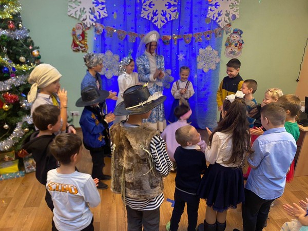 Игровая развлекательная программа для детей«Новогодний кураж»