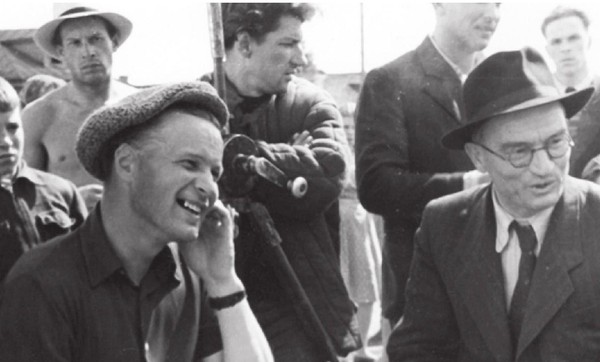 История экспоната «Фото «На съемках фильма «Земля и люди»