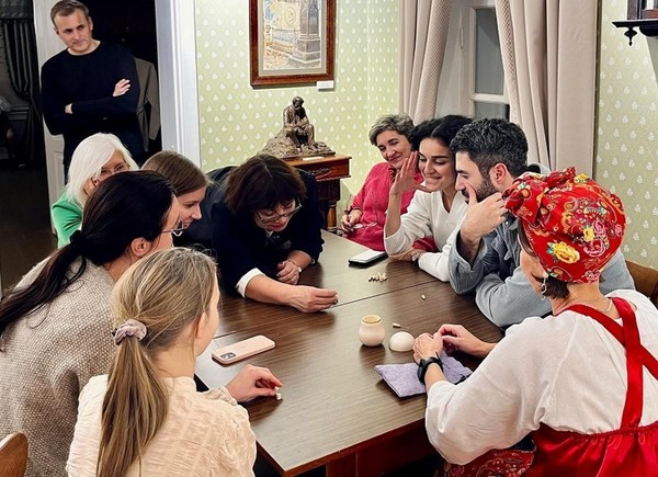 Интерактивная программа «Купил на ярмарке бирюльки»