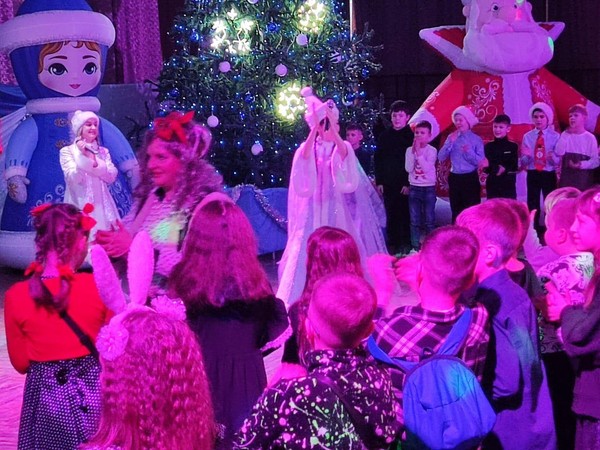 Развлекательная программа «Новогодние приключения Бабы– Яги и Кикиморы»