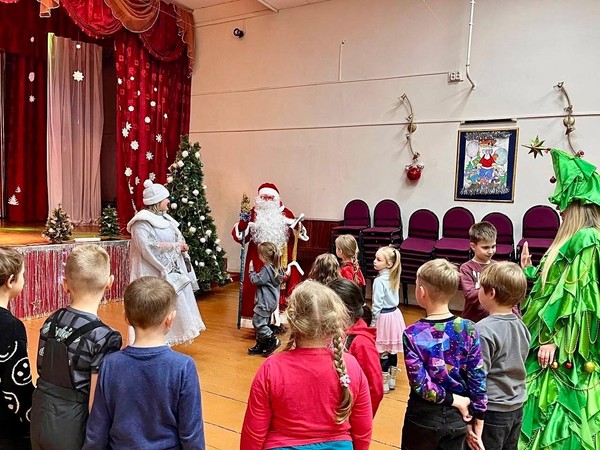 Праздничная программа «Чудеса у елки»