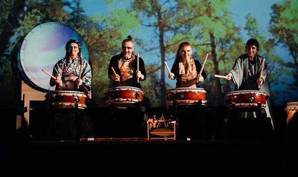 Шоу японских барабанов, орган и кото