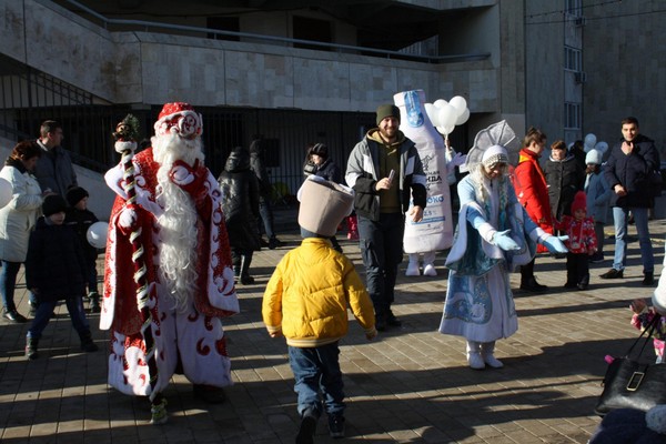 «Новогодние забавы» у городской ёлки
