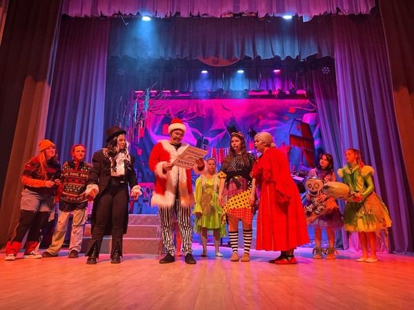 Интерактивная детская программа у ёлки Новогодний спектакль «Беспорядок под ёлкой»