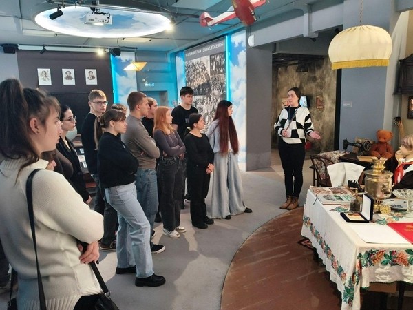 Экскурсия по музею «Юные защитники Родины имени К. Рябовой»