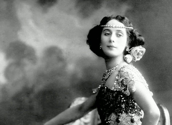 Лекция писателя Юлии Андреевой «Анна Павлова. Исторический детектив»