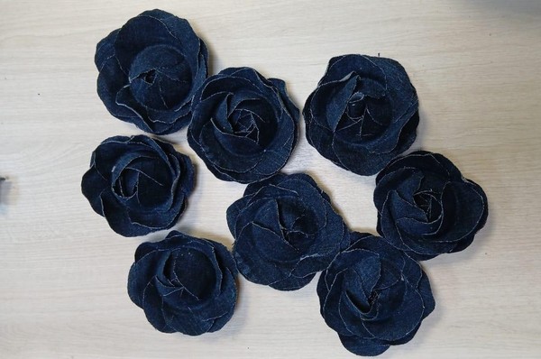 Мастер-класс по изготовлению новогодних цветов