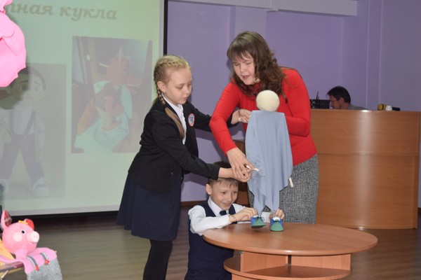 Познавательный час об истории куклы «И шагает век от века кукла рядом с человеком»