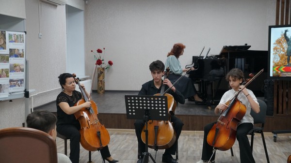 Музыкальная командная игра «Зимний микс»