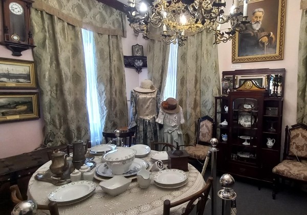 Экскурсия по экспозиции «Музейная гостиная»