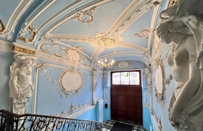 Вечерняя по дворам и парадным