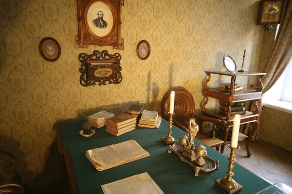 Экспозиция «Мемориальная квартира Ф. М. Достоевского»