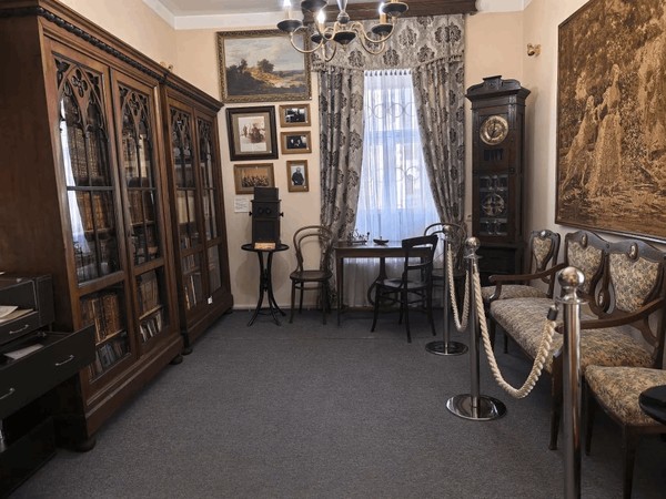 Экскурсия по экспозиции «В рабочем кабинете художника»