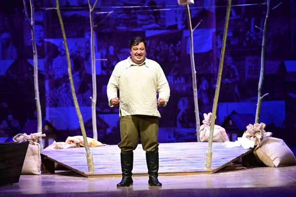 Спектакль «Тополек мой в красной косынке»