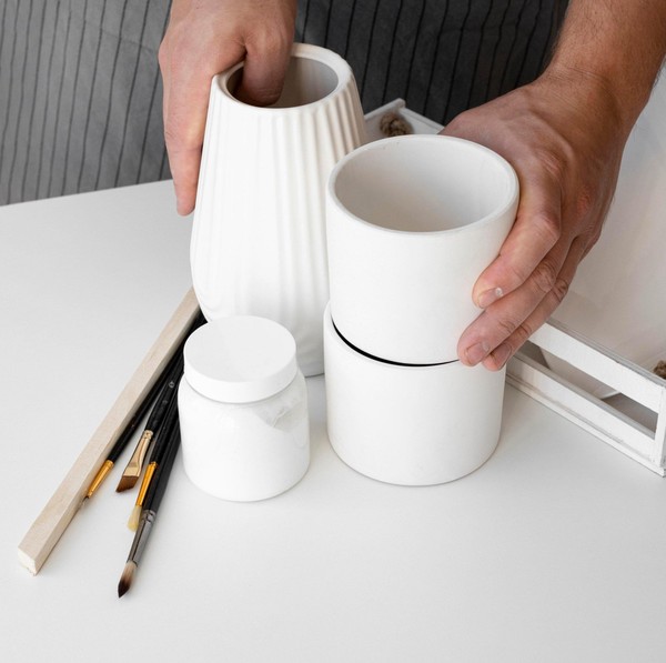 Творческий поток: раскрашивание гипсовой вазы в технике FluidArt